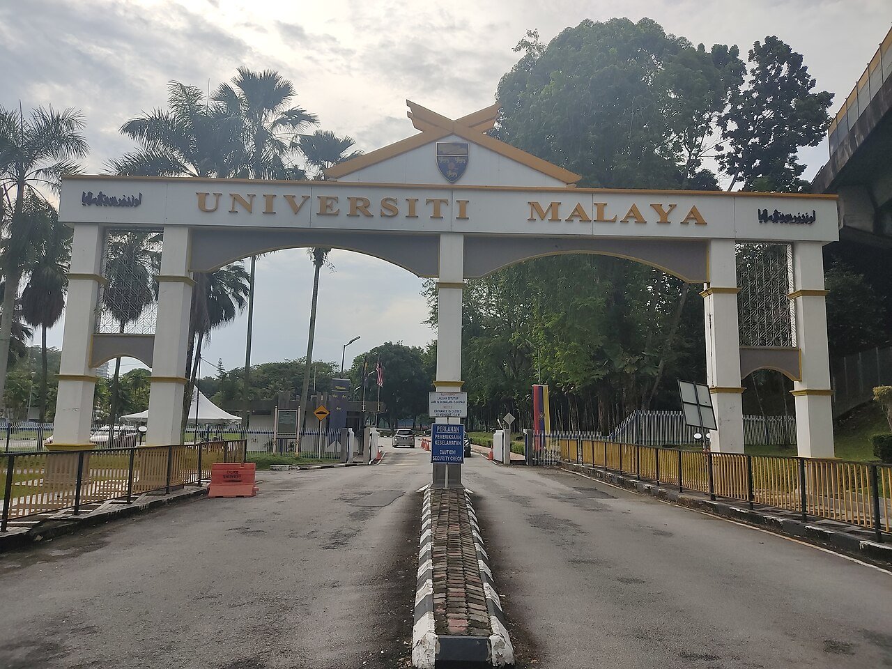 Universiti Malaya (UM)